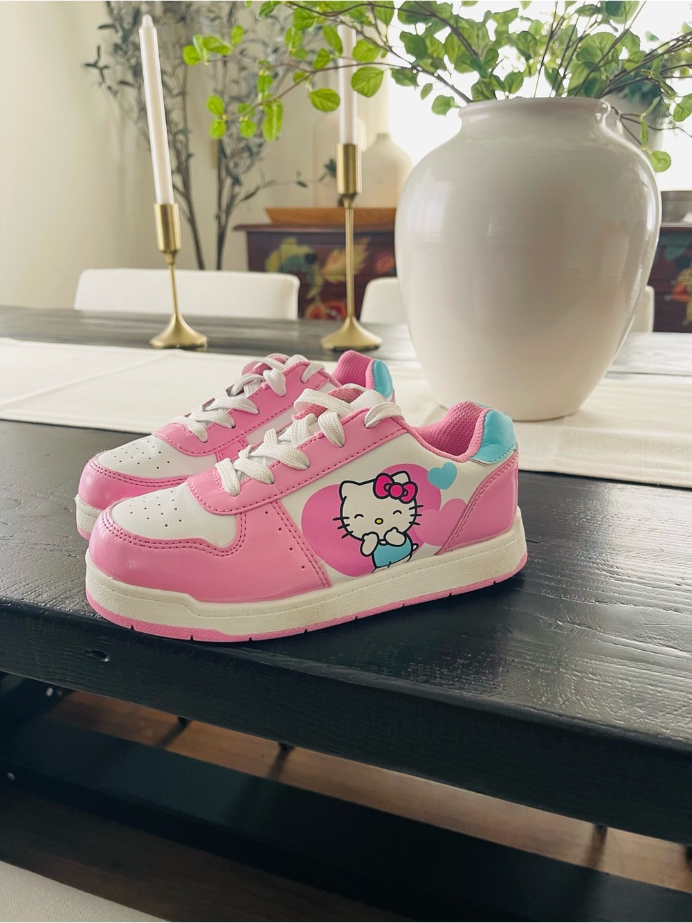 Hello kitty shoes sz 2 youth